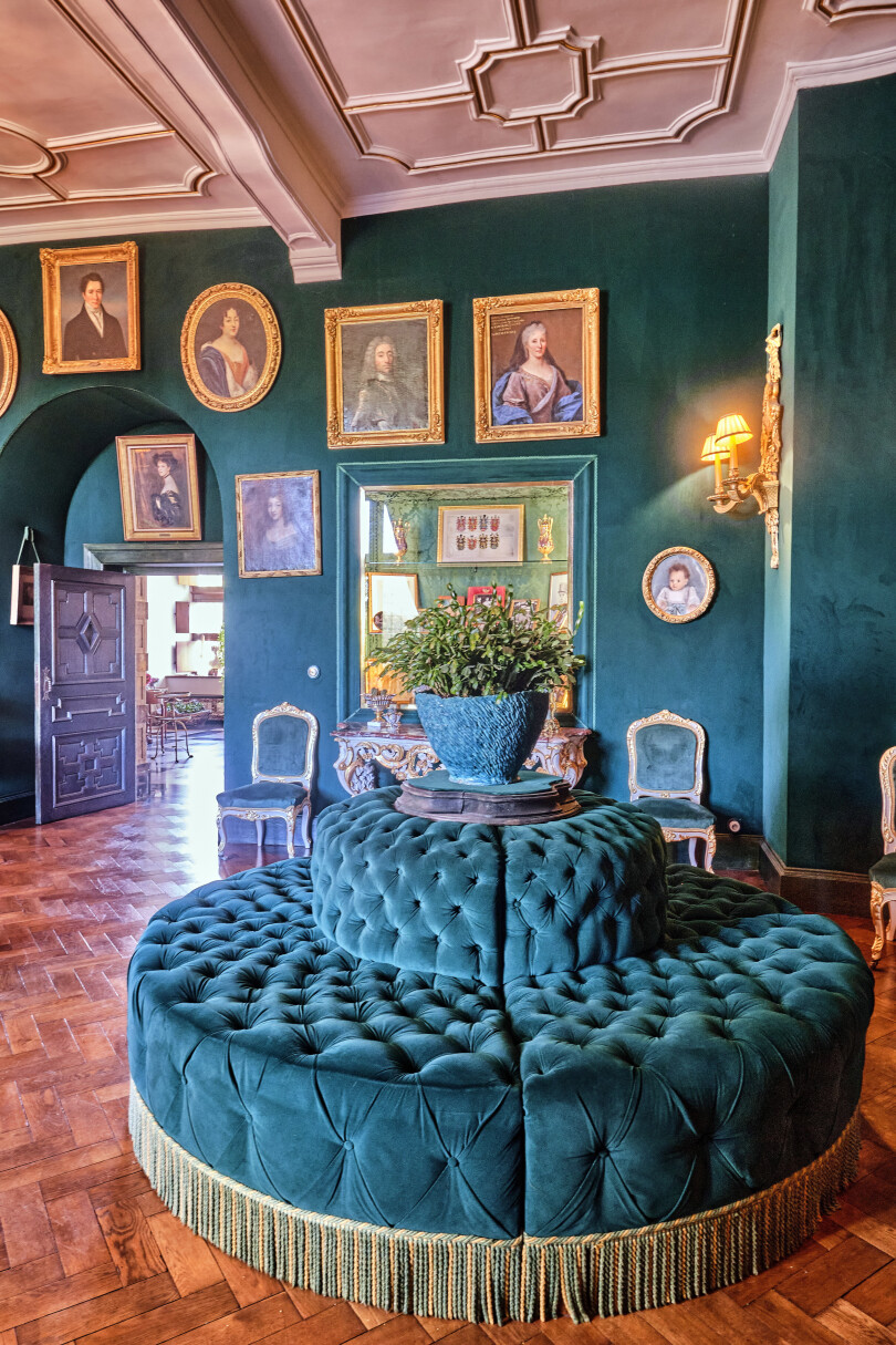 Chez le prince Philippe et la princesse Françoise au château de Chimay, en Belgique.